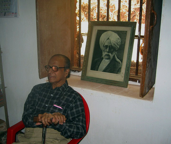Kesarbai - 42.jpg - My father Motilal Parrikar with Alladiya Khan at the Kesarbai Kerkar High School